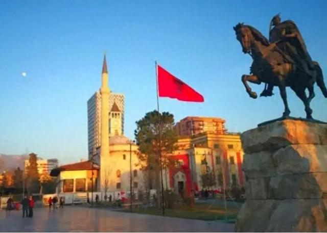 比越南还要白眼狼！中国决定撤离援助后，如今想回头也来不及了
