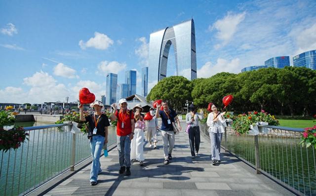 从“经济湖”到“浪漫湖”！苏州园区金鸡湖靠“一生一世”IP出圈，今年金秋吸引数万人打卡