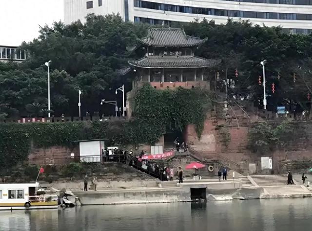 乐山轮渡又开船了！2 元一张票，爷青回！