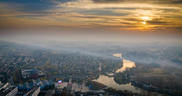 冬日下的台儿庄古城宛若一幅山水画卷