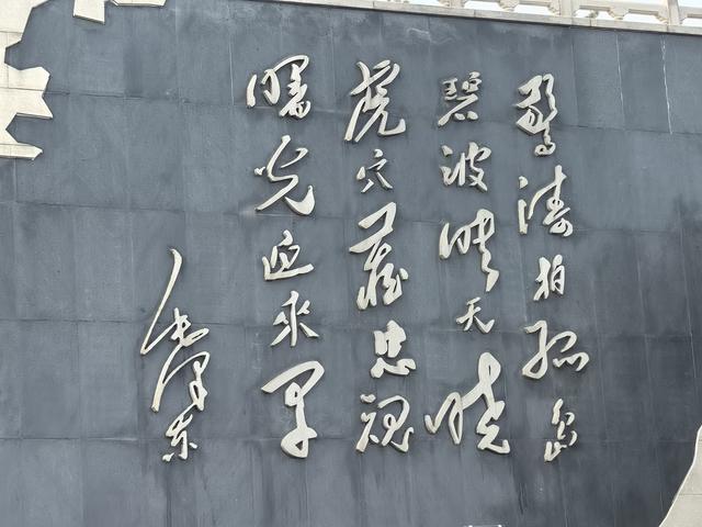 沉默的荣耀:我选择消失在黑暗里，是为了让更多的人站在光里