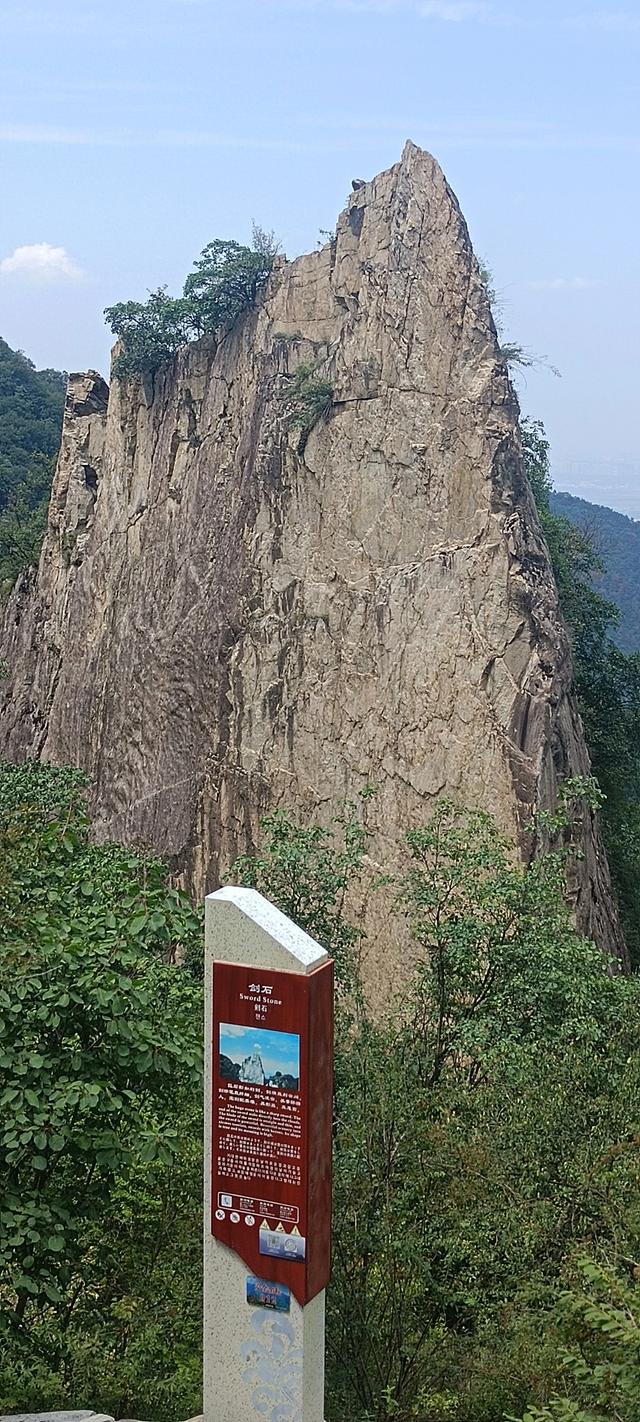 湖光山色，碧波微澜下的翠华山山崩奇观