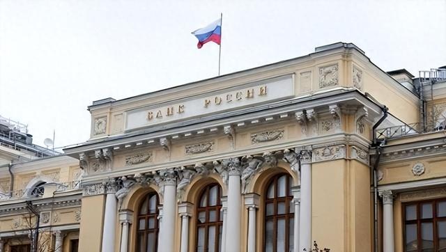 历史竟开了个玩笑：先倒下的不是乌克兰，而是百年中立的瑞士？