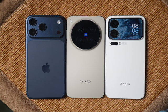 谁更好看？iPhone17ProMax/小米17ProMax/VIVO X300Pro真机对比！