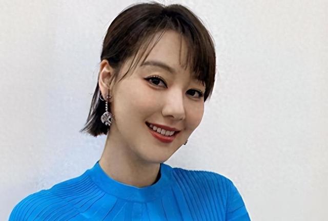 私生活混乱、被央视开除、陪睡上位？王冠身上的标签究竟有多离谱