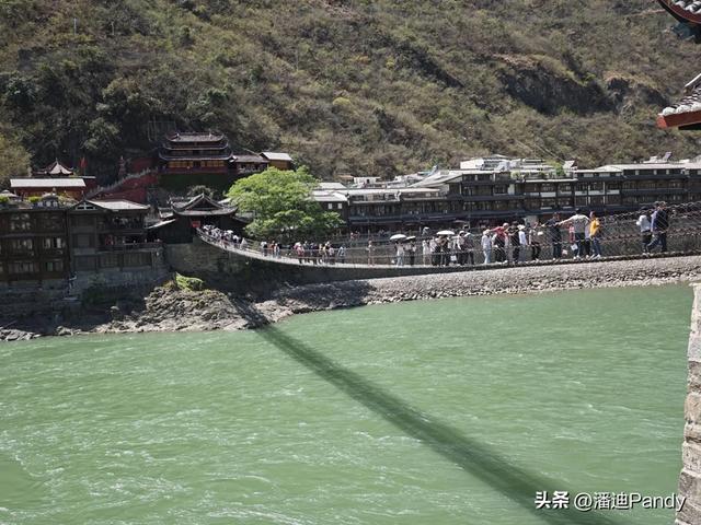 318川藏线途经的11个小城,各有什么特色?