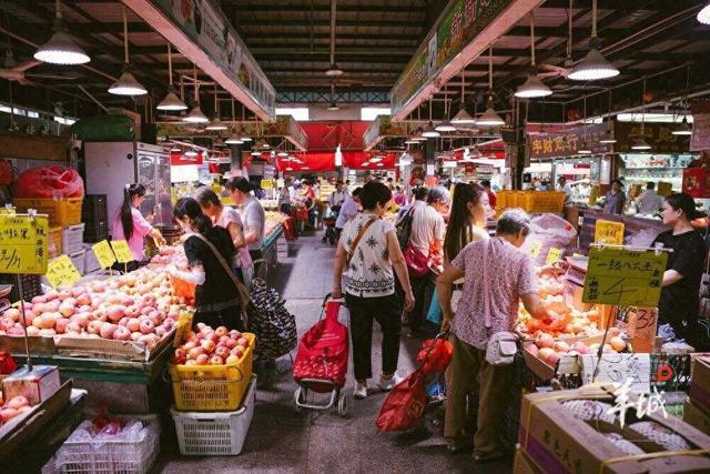 在菜市场散步，才是正经事｜茶楼·跑街