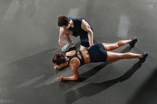 什么方法可以最快练出腹肌？（别再瞎练这份快速练出腹肌的攻略）