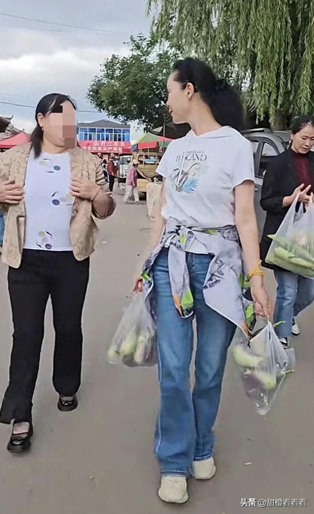 59岁于文华住北京郊区别墅生活低调，亲自回应网友关于大衣哥事情