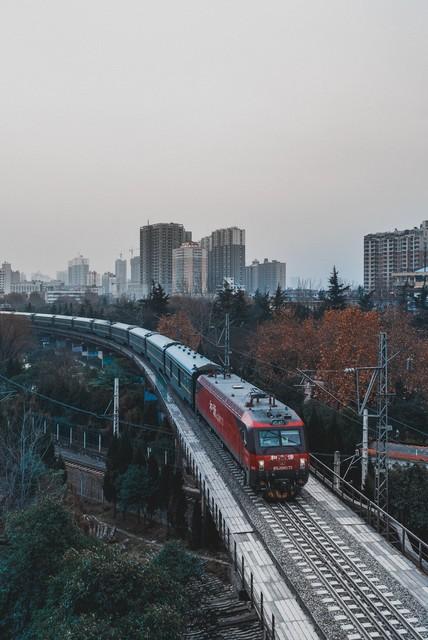 消失的乘客与列车谜案：《生死列车的惊魂解谜》
