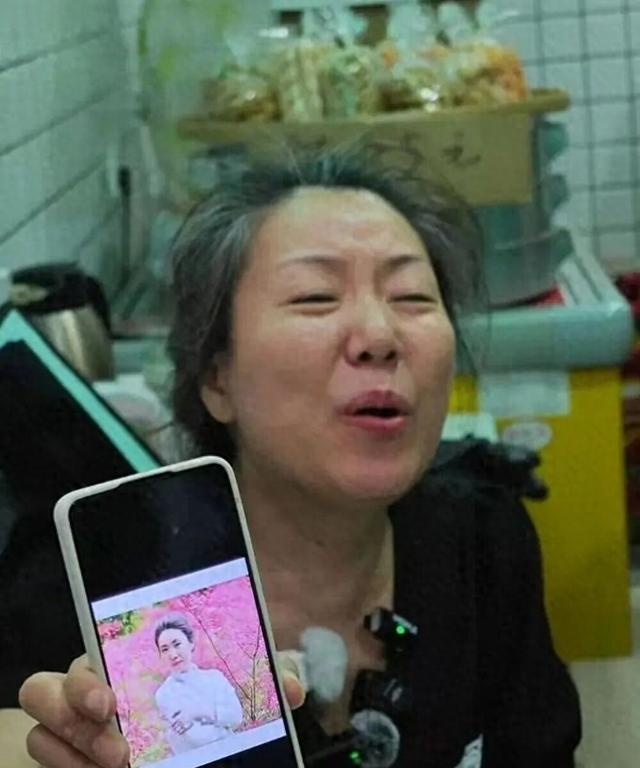 当着保安的面	，成都27岁女子家门口被邻居残忍杀害，案件将开庭，母亲发声：精神病不是“挡箭牌”希望判死刑