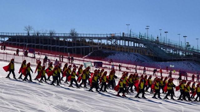 呼和浩特冰雪旅游季让“冷资源”迸发“热活力”