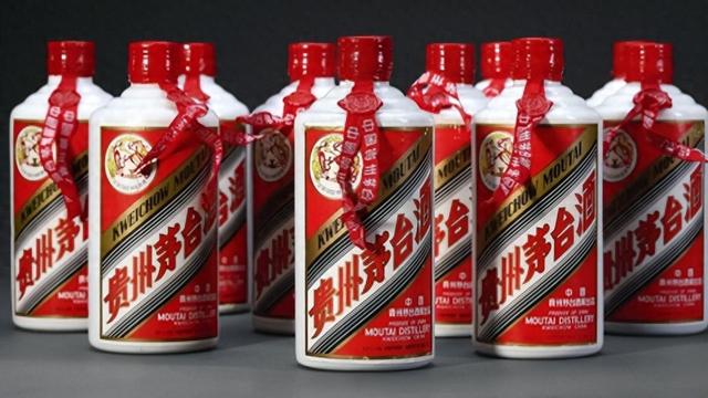 北京大叔晒“满墙茅台	”	，好壮观，网友：我见的世面还是太少了