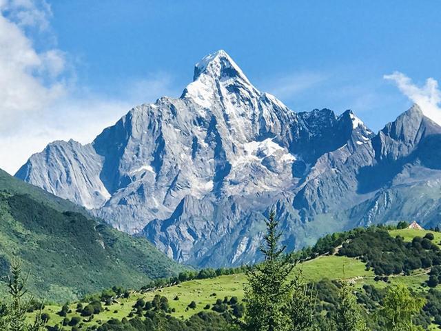 颜值不输瑞士，中国也有自己的雪山！今年冬天国内赏雪第一名！