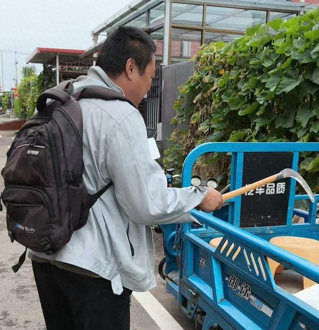 深度｜守墓人靳宗友：行万里青山，守英烈忠魂