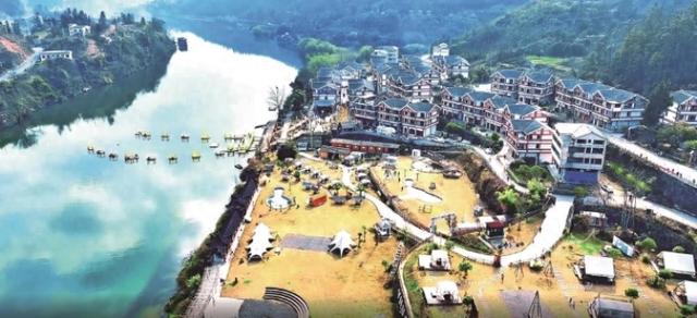 九龙洞“变形记”:从“单一观光”到“全域度假”的蝶变之路