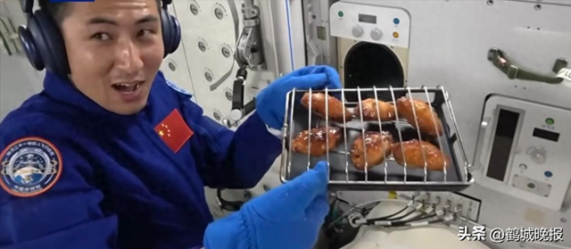 滞留太空的神舟二十号航天员，竟在舱内做出金黄酥脆的鸡翅！背后惊喜远超想象