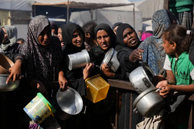 停火协议生效以来，以军持续袭击加沙，援助物资中仅极少部分进入