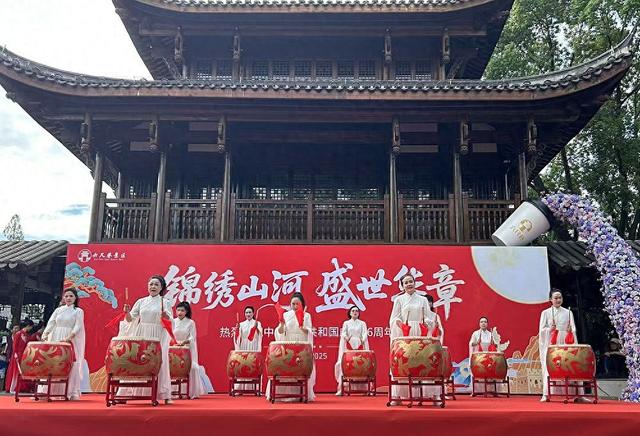 桐城六尺巷景区：红歌嘹亮贺华诞 激昂旋律传深情