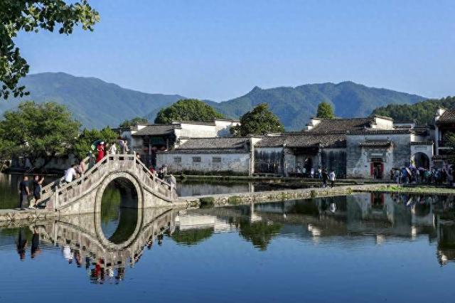 中秋国庆长假临近 安徽黟县税务志愿服务助推文旅焕新颜