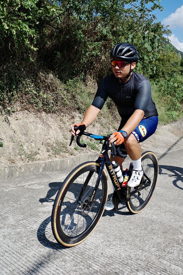 钱湖探店|骑行+咖啡，他找到了人生新赛道