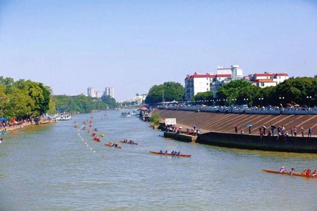 在勒北，偷一日闲，新旧交织引客来