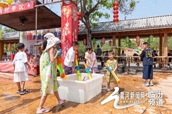 洪洞大槐树景区：民俗村打麦场家庭游玩热潮持续升温