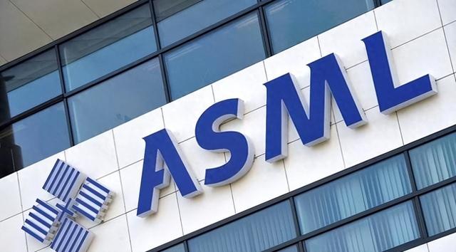 60台光刻机，1000亿元！荷兰正式表态，外媒：ASML准备秋后算账了