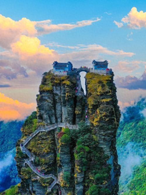 梵净山：云巅之上的自然与人文交响