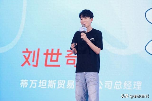 万万没想到！97 年小伙靠 AI 卖 “丑拖鞋” 年入千万，一双竟卖上千元