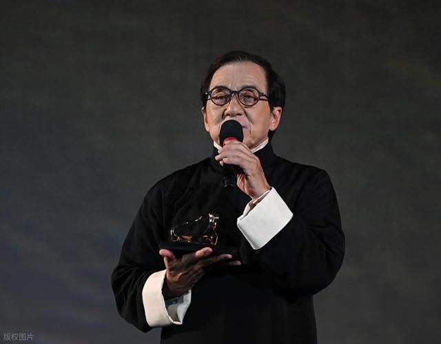 成龙哽咽谈父子关系：71岁才懂陪伴比成就更重要