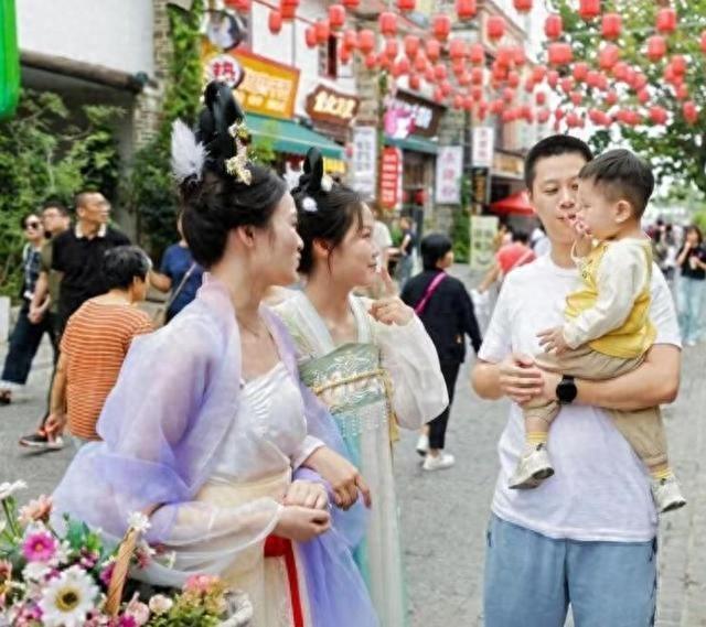 畅游岳阳文明是最美“滤镜”