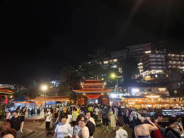 雷山国庆中秋假期接待游客40.54万人次，旅游综合收入突破4.2亿元