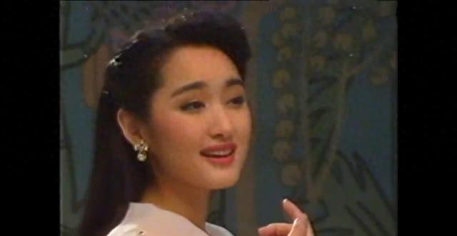 善恶终有报，53岁不婚不育的杨钰莹，原来早已经上了另一条大道！