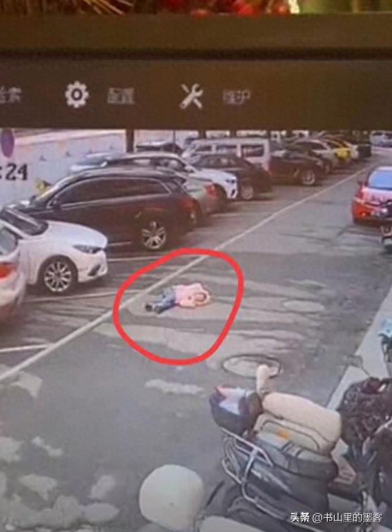 女孩追母身亡后续：舅舅透露内情	，孩子父亲只顾领赔偿，不见悲伤