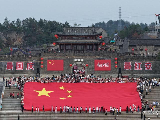 60场演出连轴转，红安国庆“红色剧本”24小时不掉线