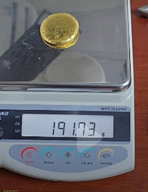 男子用170公斤手机SIM卡芯片废料提炼出191.73克黄金，总价超21万；当事人：银行卡	、IC卡等芯片也能提炼