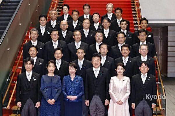 日本内阁成员资产曝光：高市早苗排名意外，金额是……