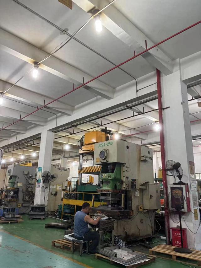 球头锁拉伸模具：精密制造的关键技术