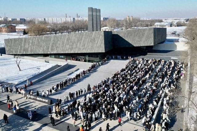 世纪4荣光破解版（触摸平房的伤痛与荣光）