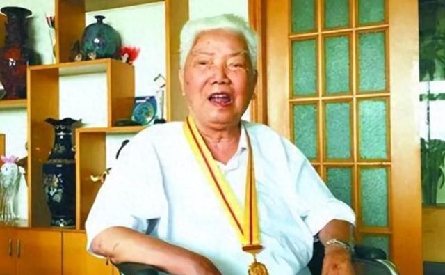 他62岁被破格提拔为湖北省委书记，死后翻出106张票据，令人泪目