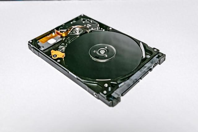 怎么区分是不是固态硬盘（3秒分辨固态硬盘C盘D盘E盘谁才是SSD）