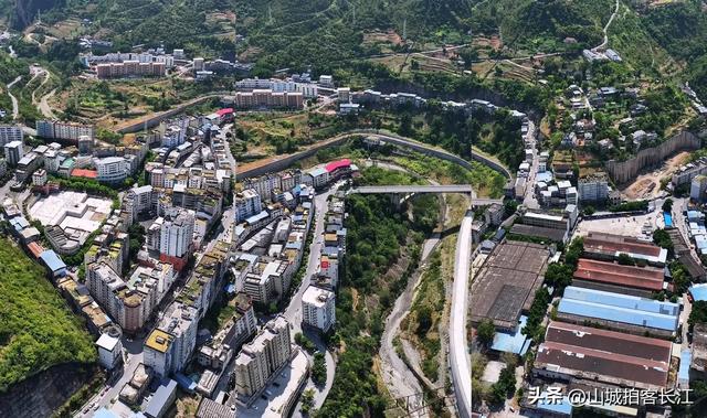 重庆武隆头号大镇，拥有媲美仙境的奇葩景观，你去玩过吗？