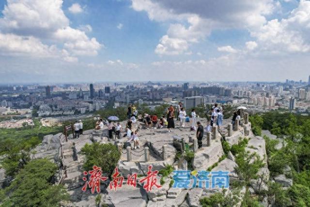 雨霁云开登高望远，千佛山上风景独好