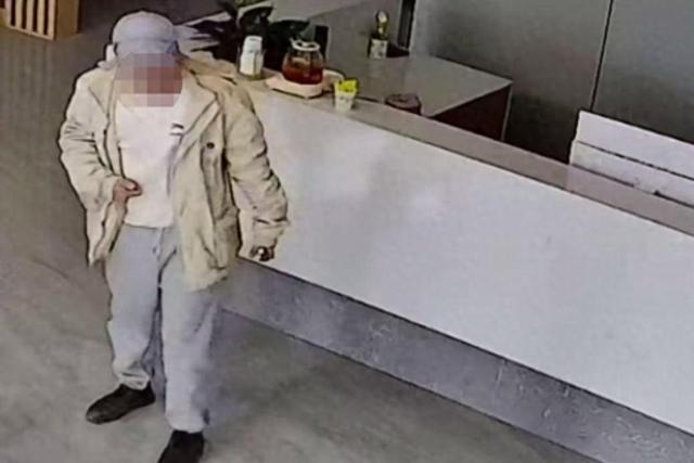 36岁男子自驾青海弃车失联两个多月，行车记录仪画面曝光：陌生人用被单遮挡镜头