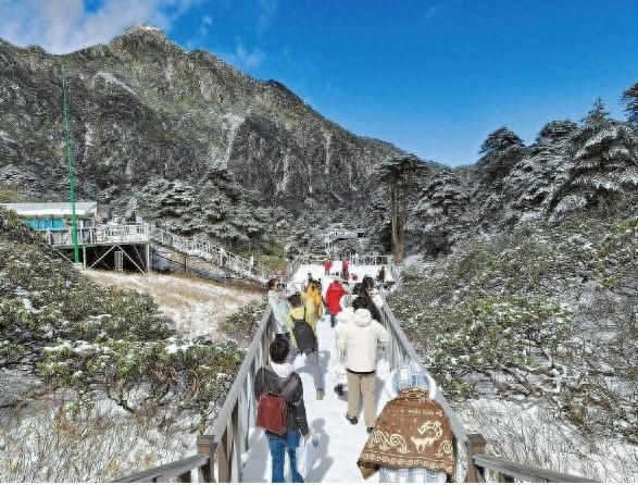 苍山披雪真如画