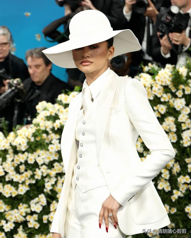 supernova女超人系列扮演者（MetGala2025女星红毯造型一览）