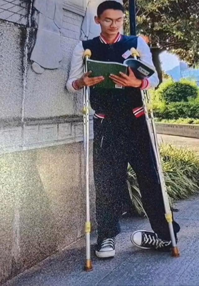 录取通知书送达时“拄拐少年”已离世 村干部证实他因病去世