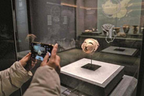 “华山玫瑰——渭河流域史前彩陶文化展”开展