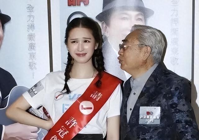 她曾是体操女神，退役后与大51岁的干爹谈恋爱，如今收获新的人生